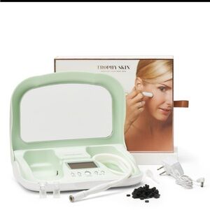 NWT Trophy Skin MicrodermMD - Trophy Skin
Microdermabrasion Machine
